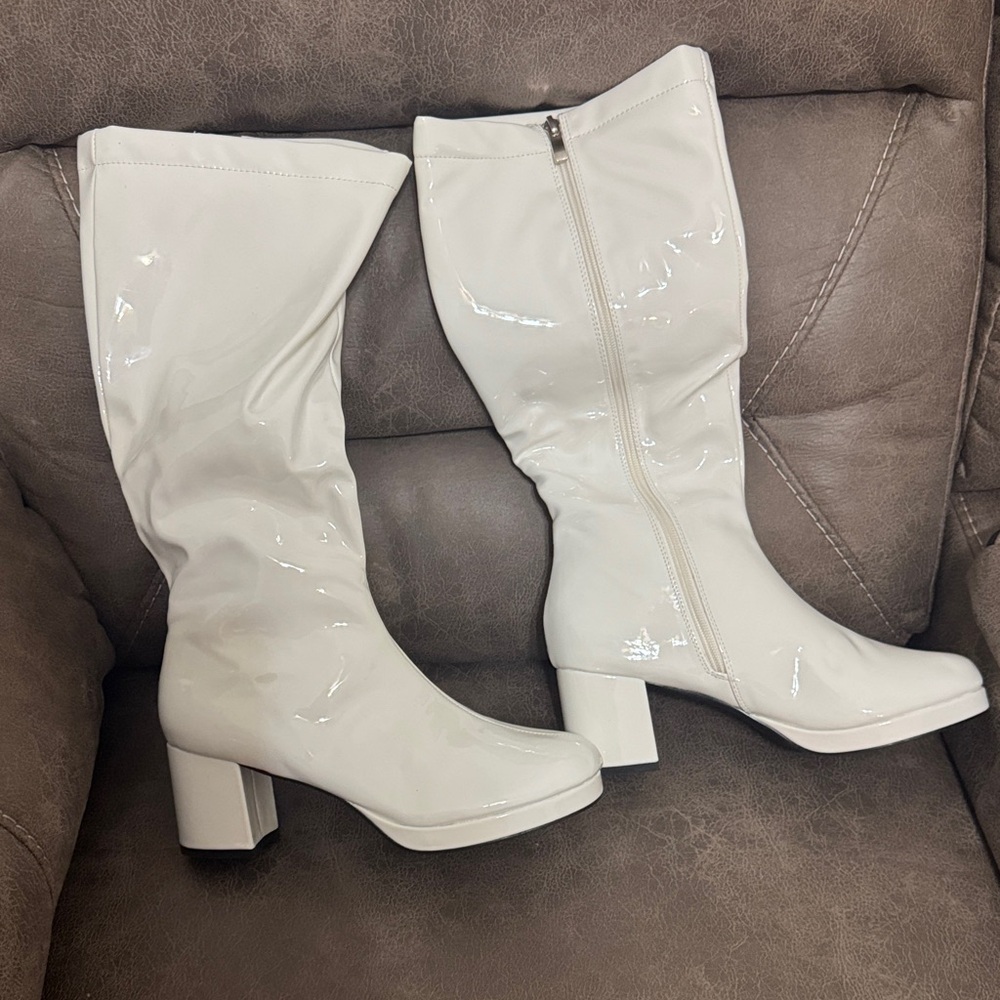 Stylish White Women's Boots